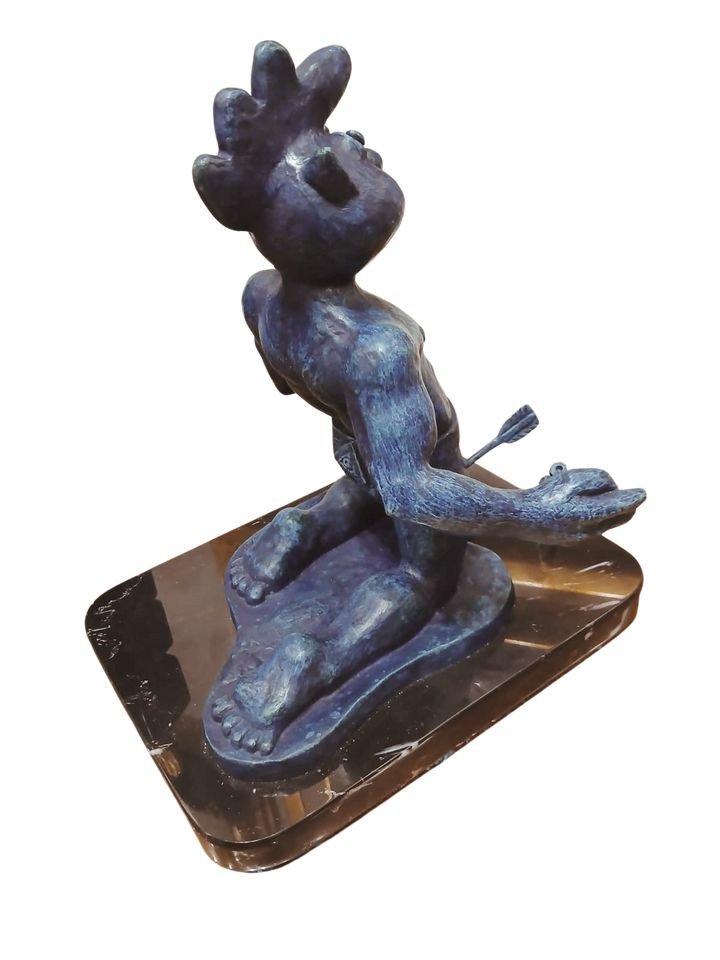 Mauro Teran escultura San Sebastian personaje caricatura patina azul flechas martir surrealismo pop