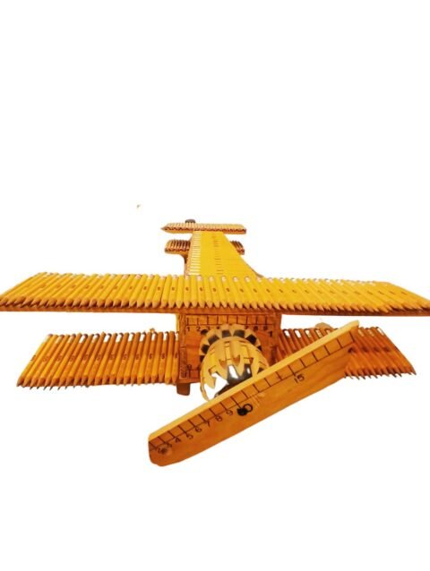 Pedro Friedeberg escultura Avion ensamblaje madera lapices reglas arte mexicano surrealismo