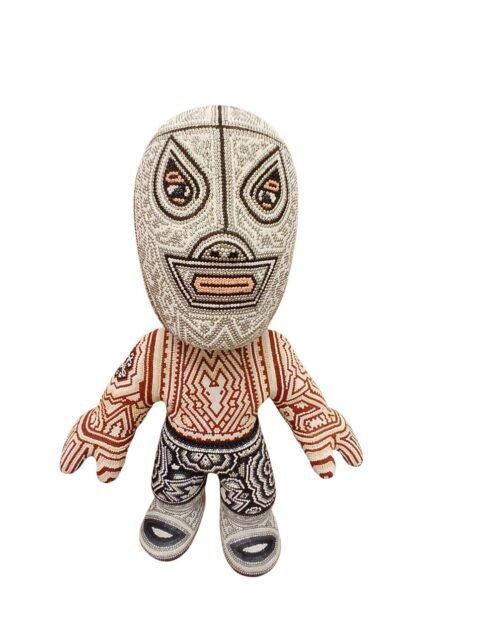 Escultura El Santo luchador mexicano intervenida arte huichol cuentas vidrio blanco plata Rick Wolfryd