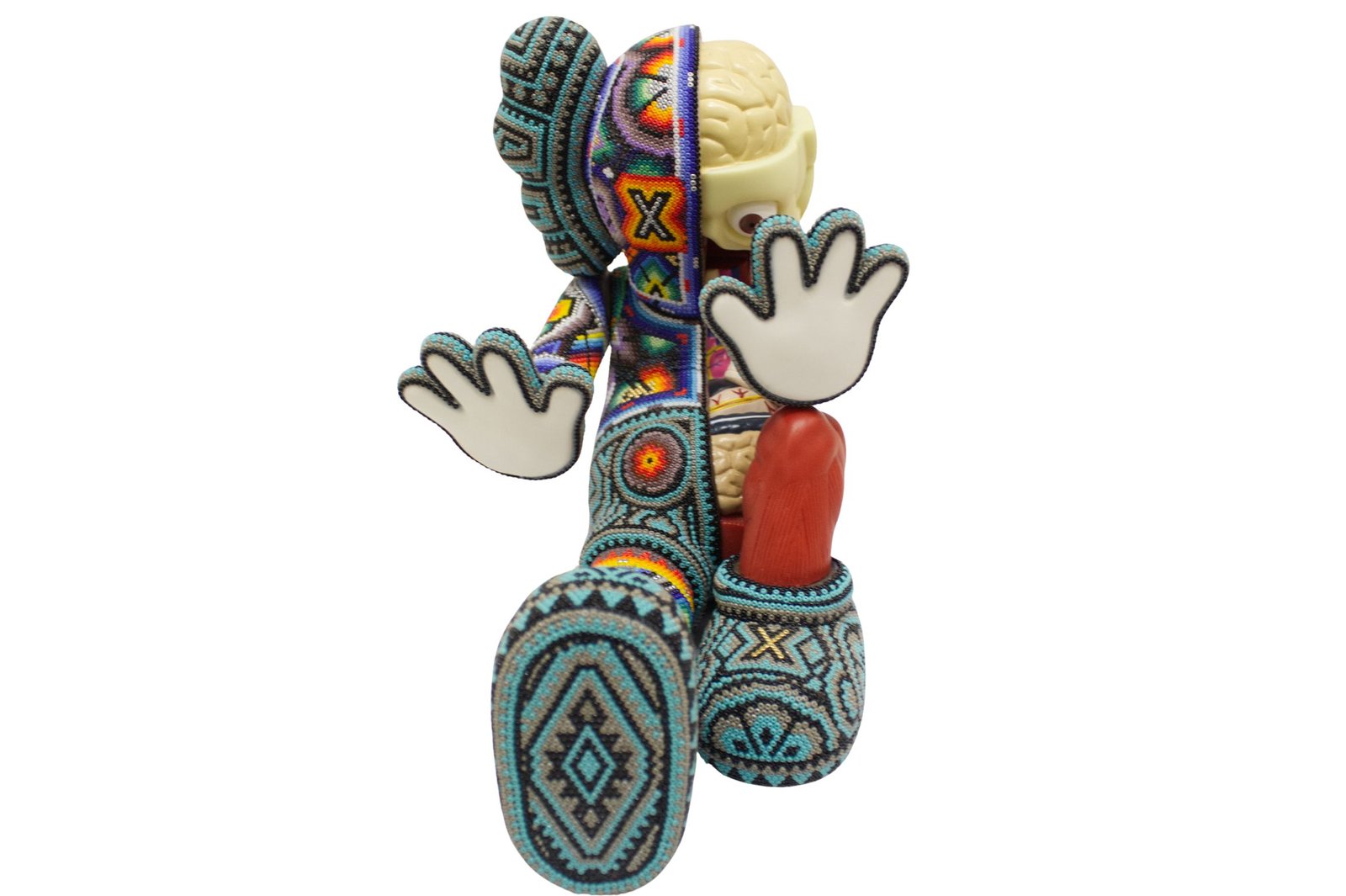 Escultura After Kaws companion resting place intervenida arte huichol cuentas vidrio Rick Wolfryd CHROMA