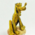 Escultura figura Pluto dorada Fer Mancilla arte pop contemporaneo}